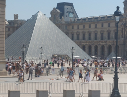 Pyramide Louvre