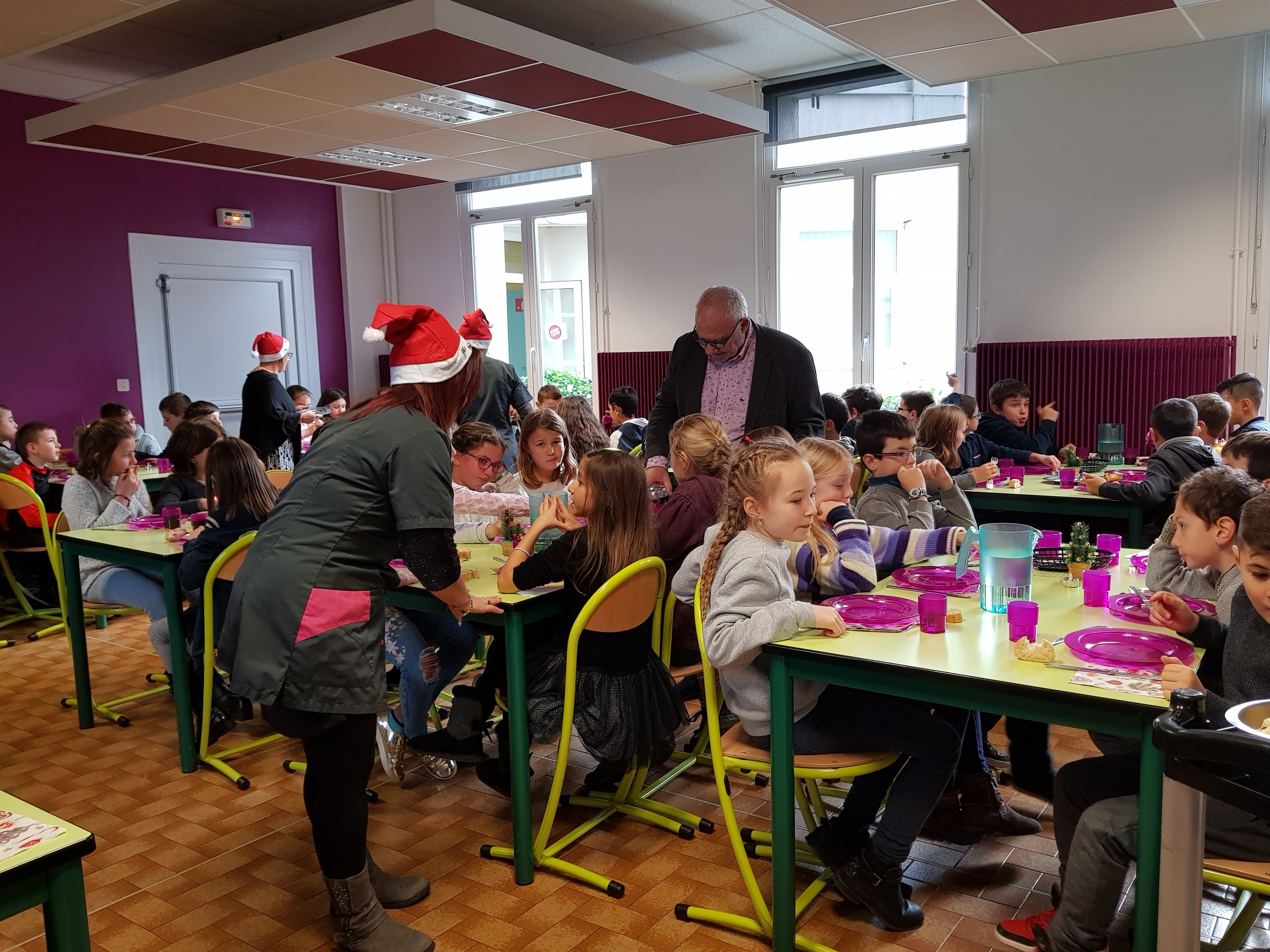 Repas de Noël au restaurant scolaire  Site de la commune de Saint-Cyprien