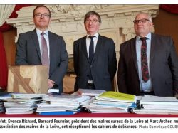 Remise des Cahiers de doléances en Préfecture de la Loire