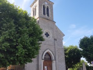 Qu’il est bon d’entendre à nouveau le carillon du clocher égrener ses heures.