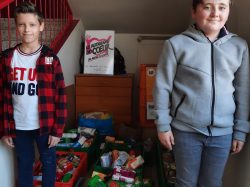 Une belle initiative de deux élèves de CM2 : Ils ont décidé d’aider les Restos du cœur.