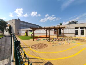 Cour maternelle