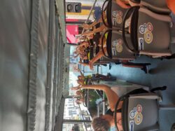 Bus bras en l’air